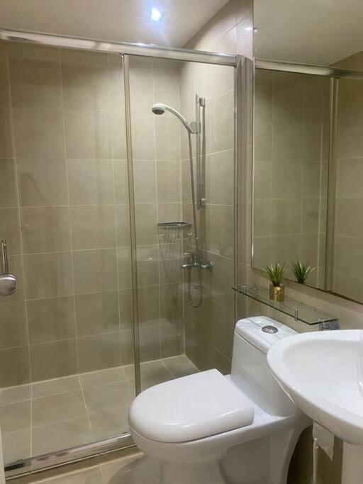 Gramercy Residences With Balcony Floor Apartment *