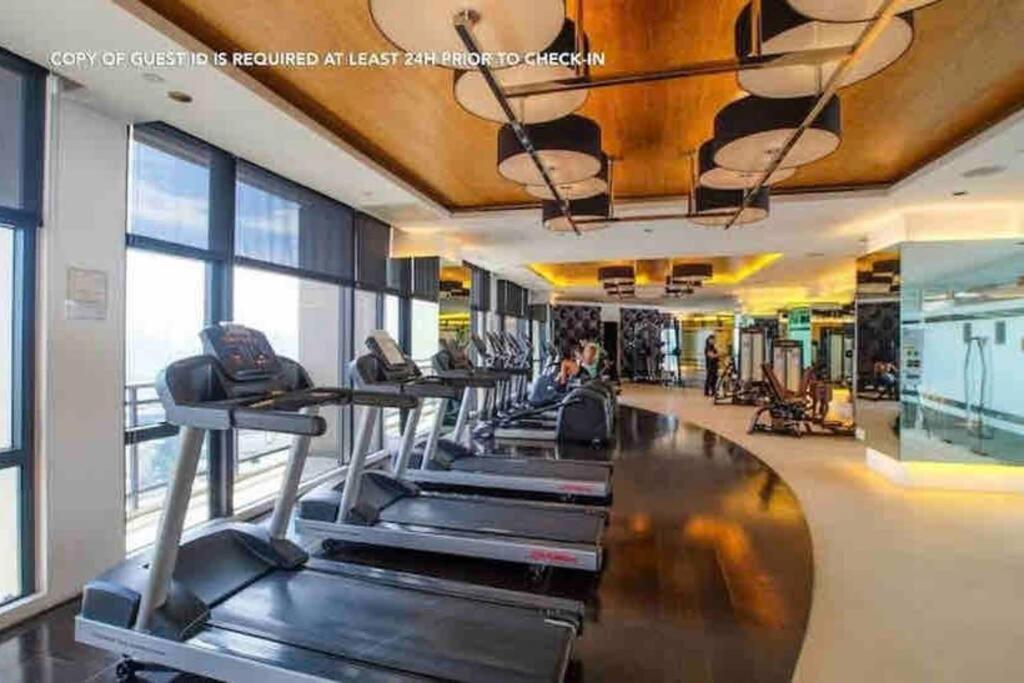 Gramercy Residences With Balcony Floor Apartment *