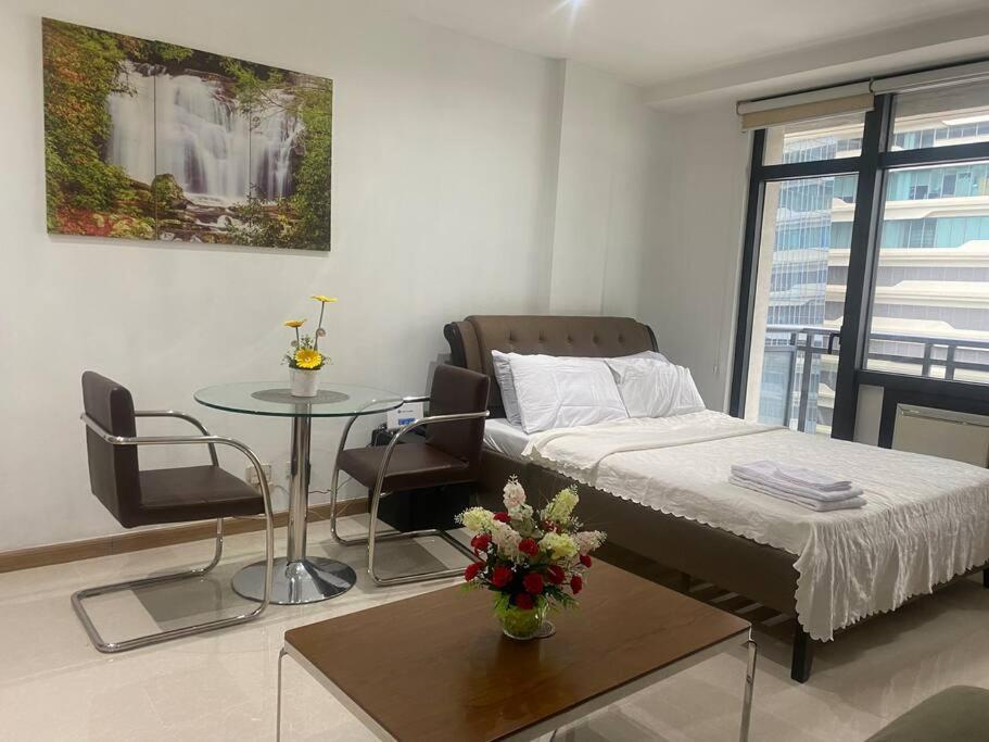Gramercy Residences With Balcony Floor Apartment