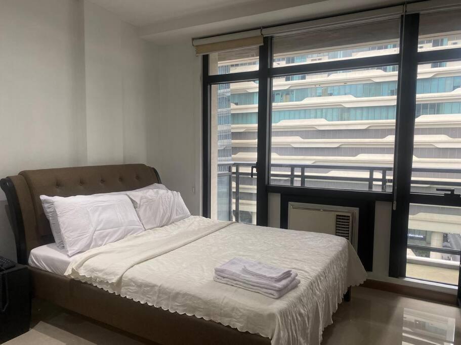 Apartment Gramercy Residences With Balcony Floor